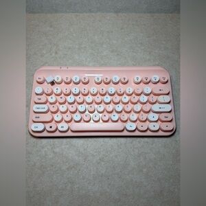 Xo Poppy Wireless Pink Keyboard Model: PY-TYPKBMS NWOT No Box
